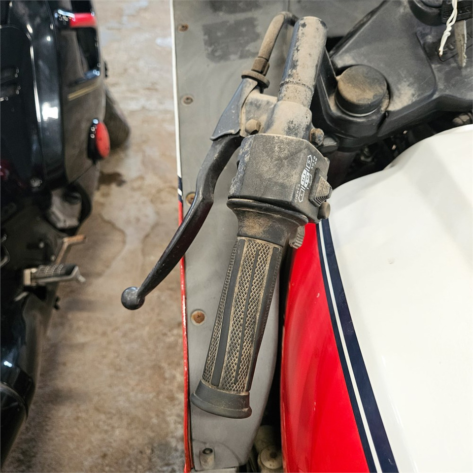Motorkerékpár Suzuki GSX1100EF: 12 kép.