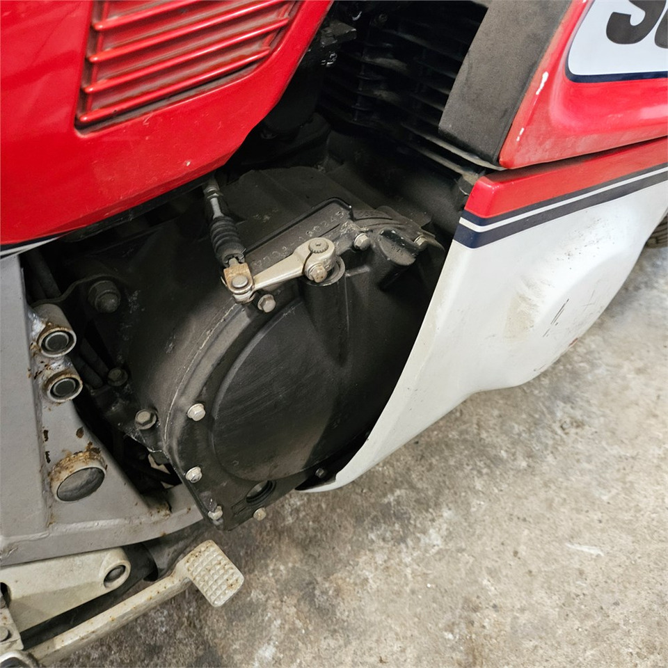 Motorkerékpár Suzuki GSX1100EF: 29 kép.