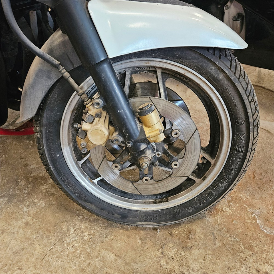 Motorkerékpár Suzuki GSX1100EF: 30 kép.