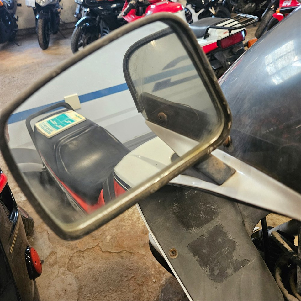 Motorkerékpár Suzuki GSX1100EF: 13 kép.