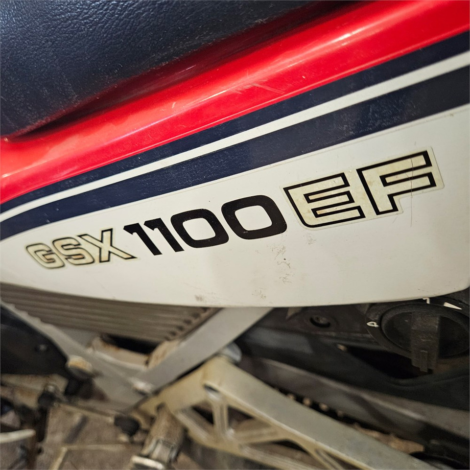 Motorkerékpár Suzuki GSX1100EF: 18 kép.