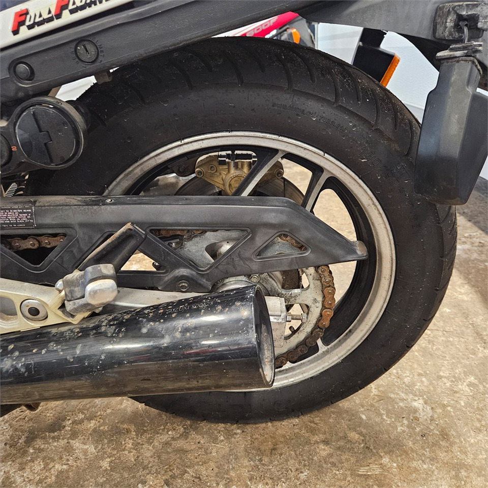 Motorkerékpár Suzuki GSX1100EF: 32 kép.
