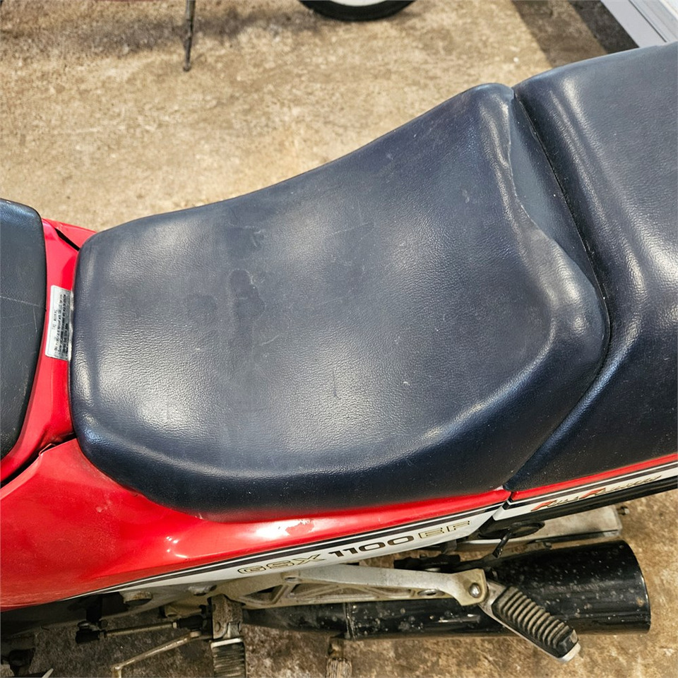 Motorkerékpár Suzuki GSX1100EF: 8 kép.
