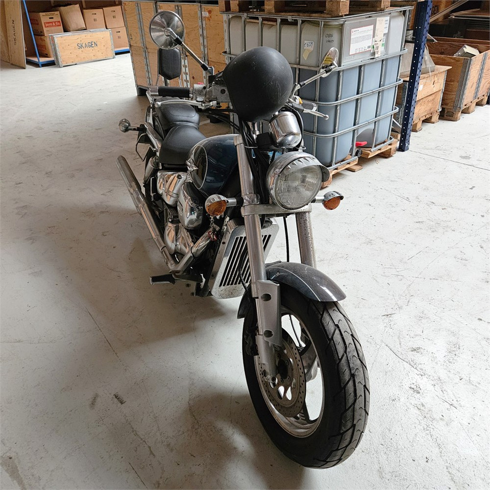 Motorkerékpár Suzuki Marauder VZ 800: 9 kép. Motorkerékpár Suzuki Marauder VZ 800: 9 kép.