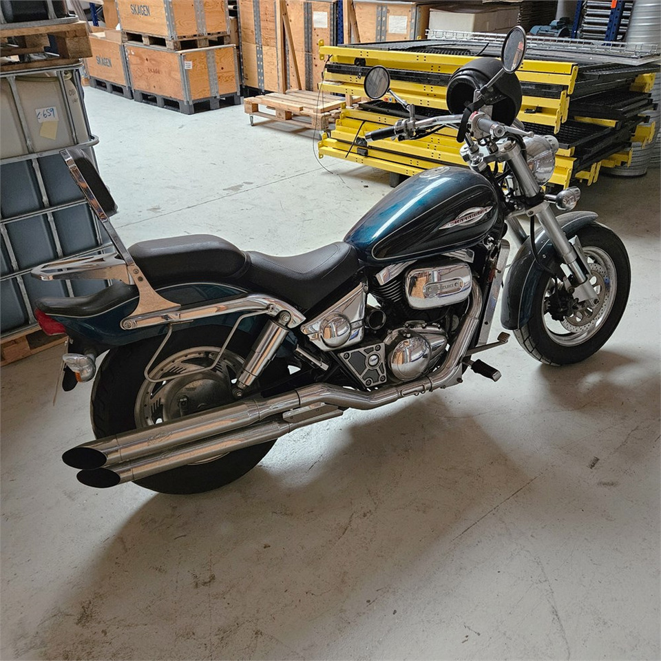 Motorkerékpár Suzuki Marauder VZ 800: 11 kép. Motorkerékpár Suzuki Marauder VZ 800: 11 kép.