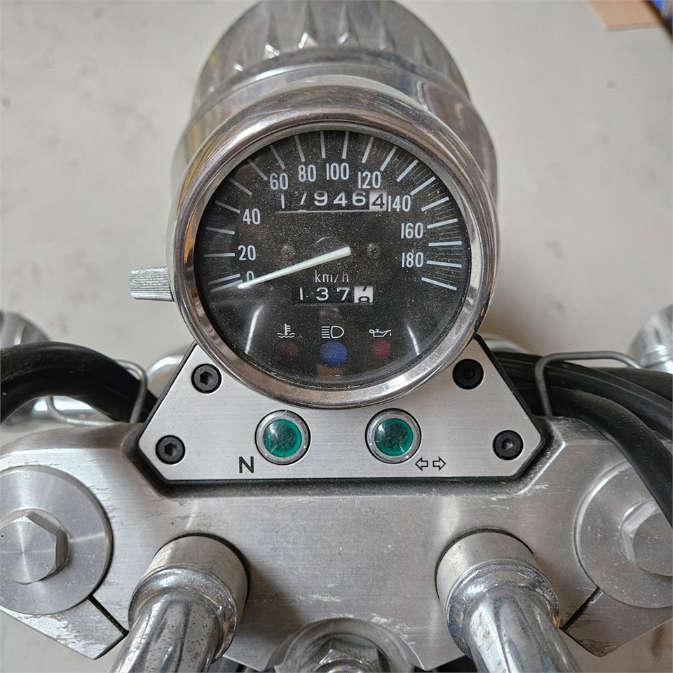 Motorkerékpár Suzuki Marauder VZ 800: 12 kép. Motorkerékpár Suzuki Marauder VZ 800: 12 kép.