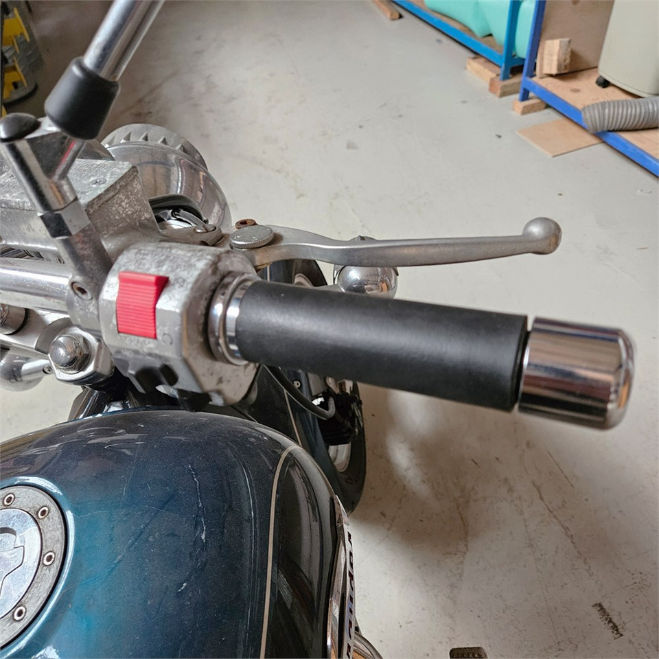 Motorkerékpár Suzuki Marauder VZ 800: 13 kép. Motorkerékpár Suzuki Marauder VZ 800: 13 kép.