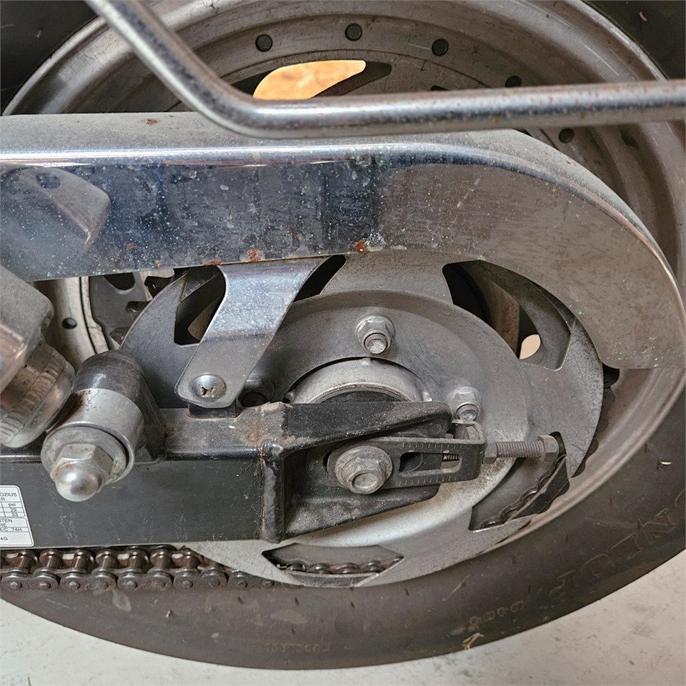 Motorkerékpár Suzuki Marauder VZ 800: 20 kép. Motorkerékpár Suzuki Marauder VZ 800: 20 kép.