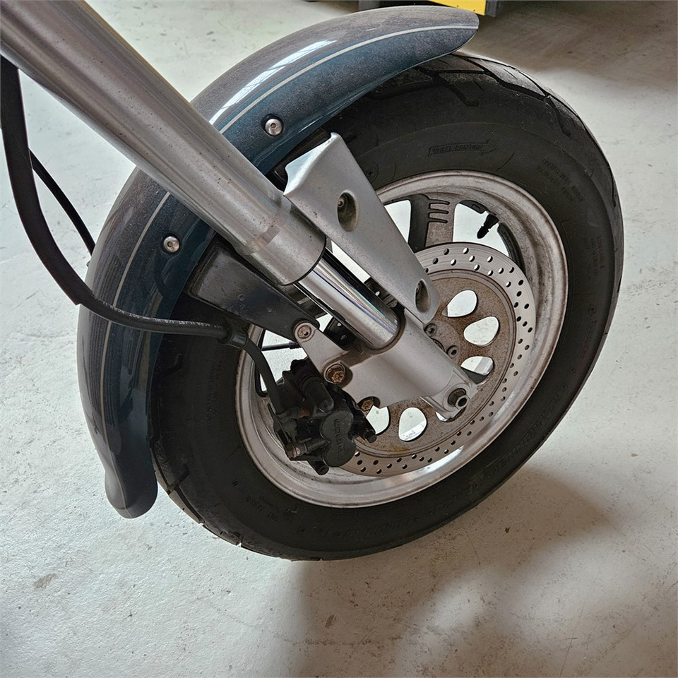 Motorkerékpár Suzuki Marauder VZ 800: 33 kép. Motorkerékpár Suzuki Marauder VZ 800: 33 kép.