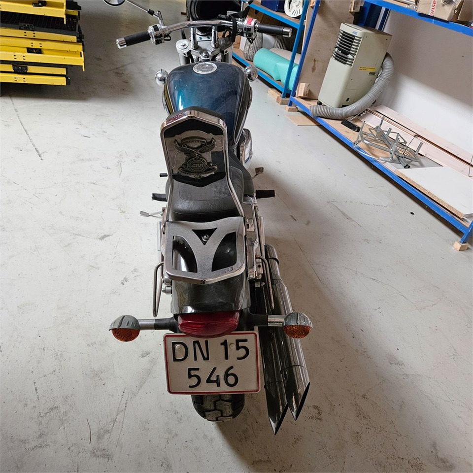 Suzuki Marauder VZ 800 - Motorkerékpár: 4 kép. Suzuki Marauder VZ 800 - Motorkerékpár: 4 kép.