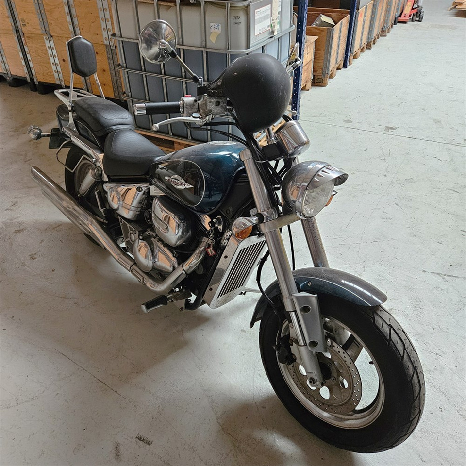 Motorkerékpár Suzuki Marauder VZ 800: 6 kép. Motorkerékpár Suzuki Marauder VZ 800: 6 kép.