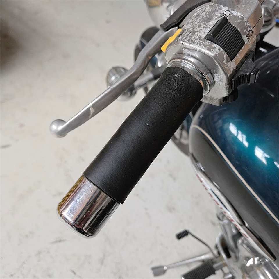 Motorkerékpár Suzuki Marauder VZ 800: 21 kép. Motorkerékpár Suzuki Marauder VZ 800: 21 kép.