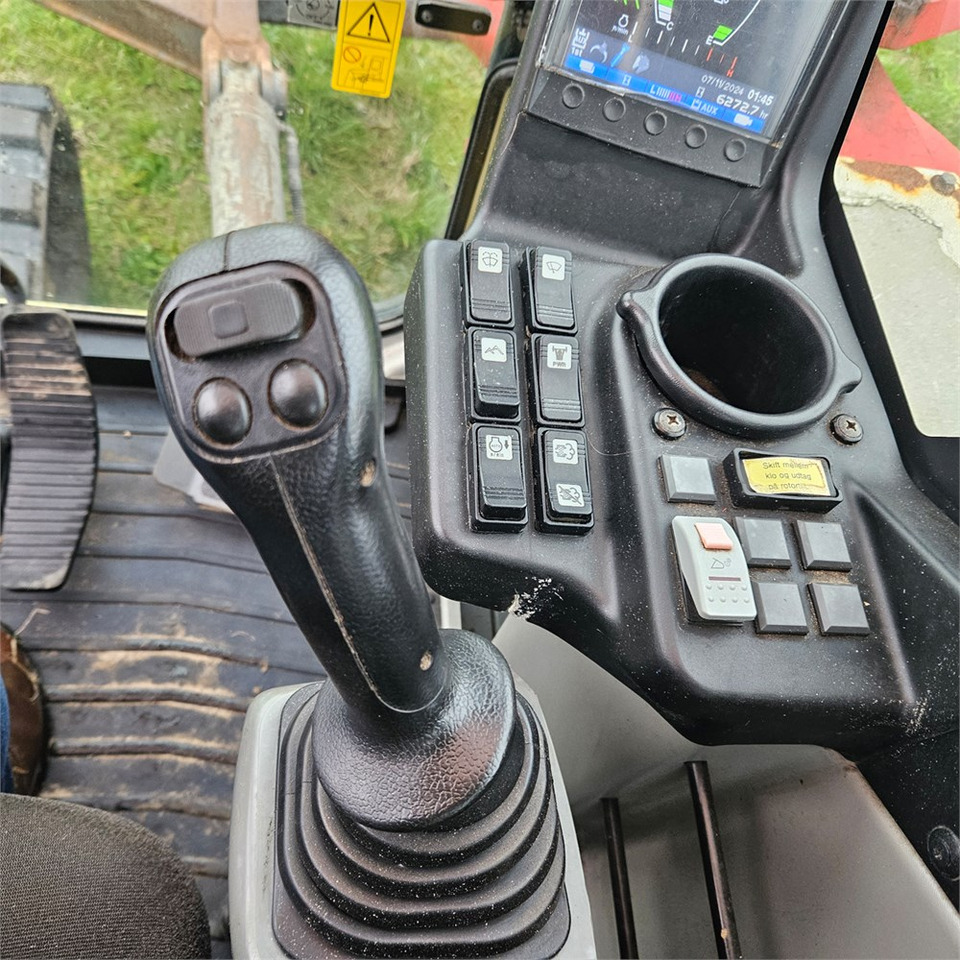 Lánctalpas kotró Takeuchi TB1140: 11 kép.