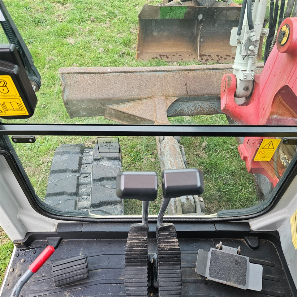 Lánctalpas kotró Takeuchi TB1140: 18 kép.