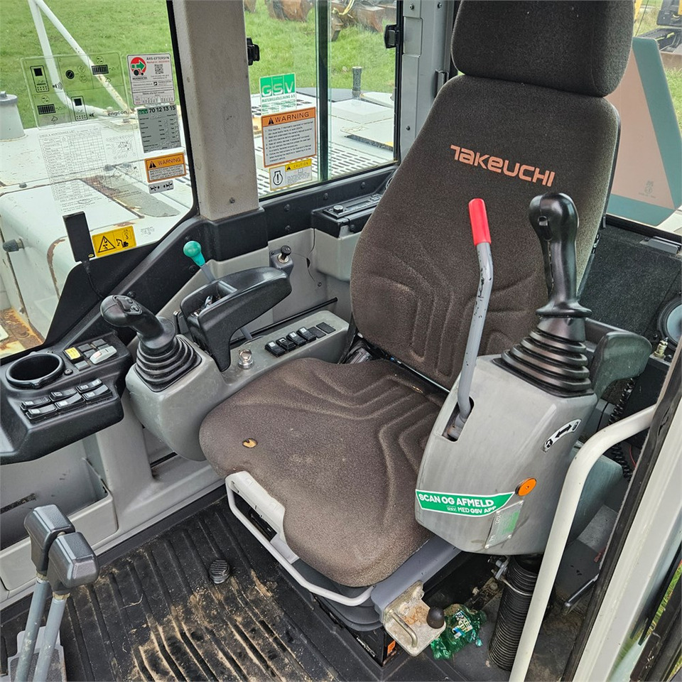 Lánctalpas kotró Takeuchi TB1140: 9 kép.