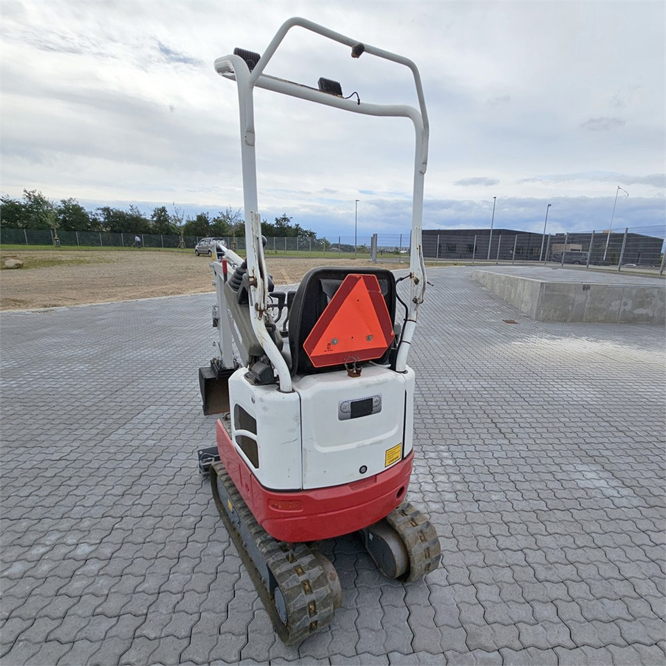Takeuchi TB210 R - Minikotró: 5 kép. Takeuchi TB210 R - Minikotró: 5 kép.