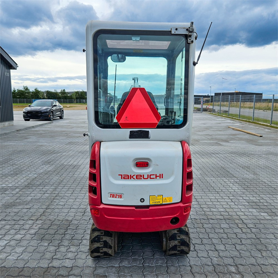 Takeuchi TB216 - Minikotró: 3 kép. Takeuchi TB216 - Minikotró: 3 kép.