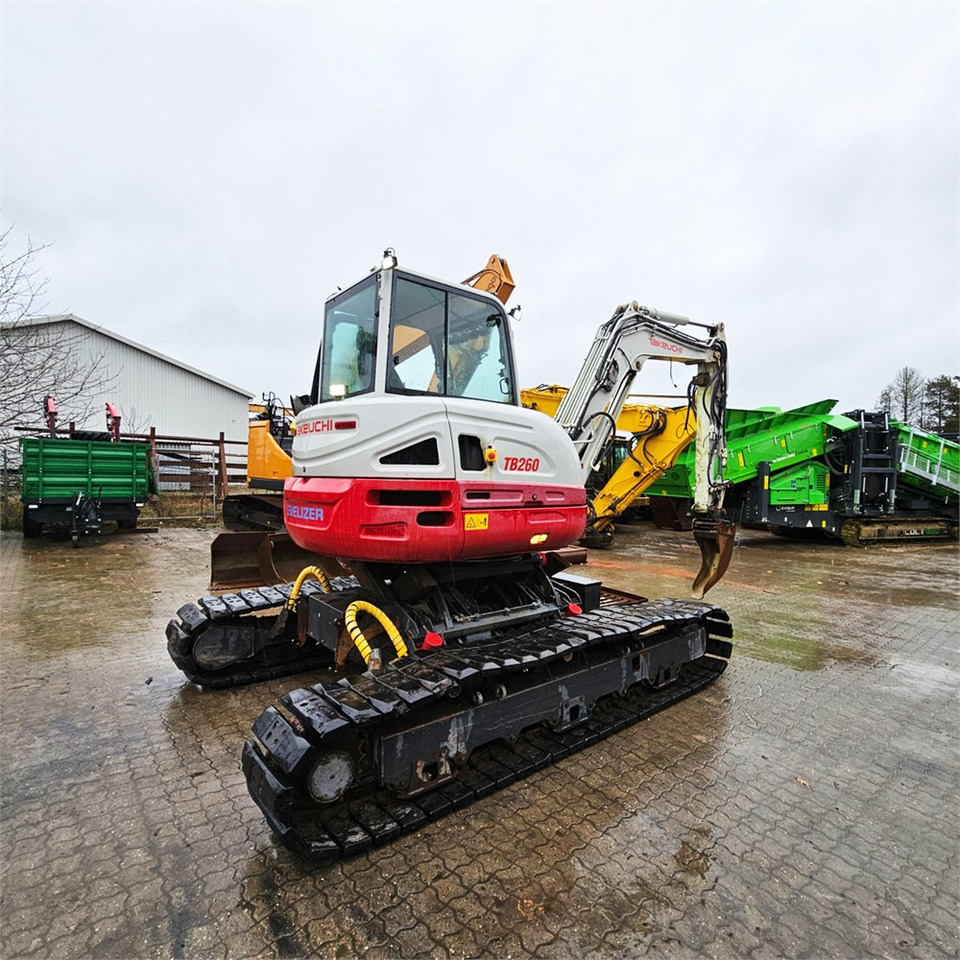 Takeuchi TB260 - Lánctalpas kotró: 4 kép. Takeuchi TB260 - Lánctalpas kotró: 4 kép.