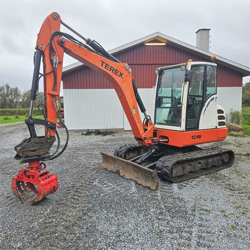 Terex TC48 - Minikotró: 3 kép. Terex TC48 - Minikotró: 3 kép.