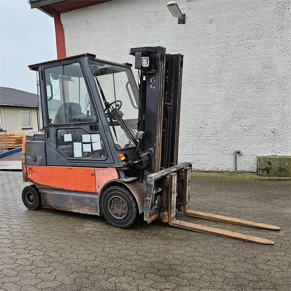 Toyota 7FBMF30 - Villás targonca: 2 kép. Toyota 7FBMF30 - Villás targonca: 2 kép.