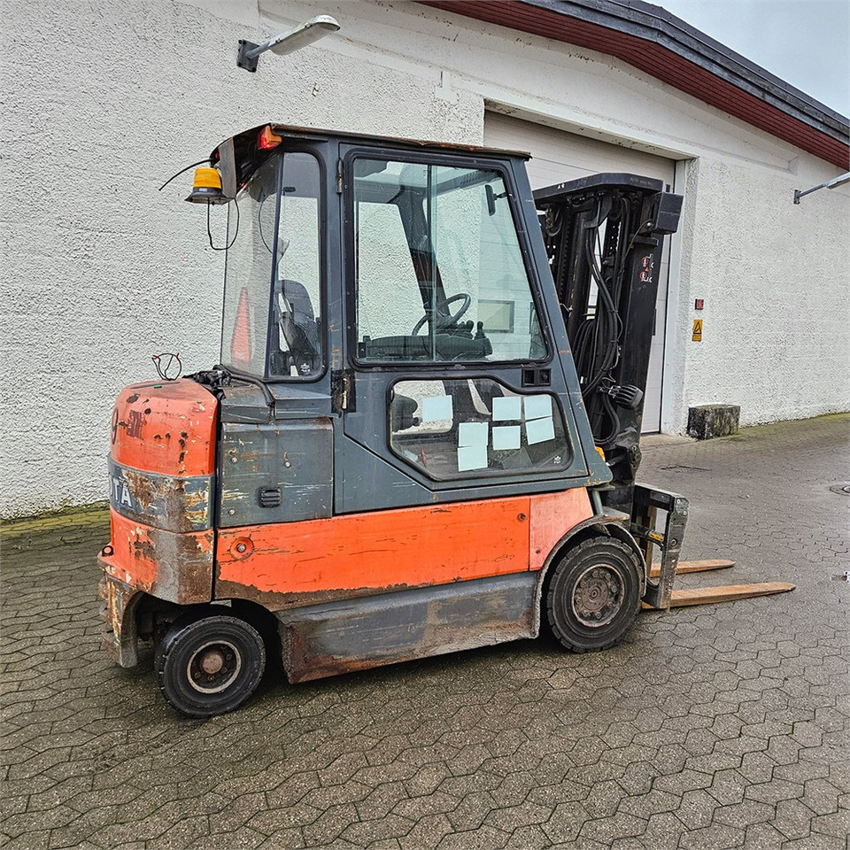 Toyota 7FBMF30 - Villás targonca: 4 kép. Toyota 7FBMF30 - Villás targonca: 4 kép.