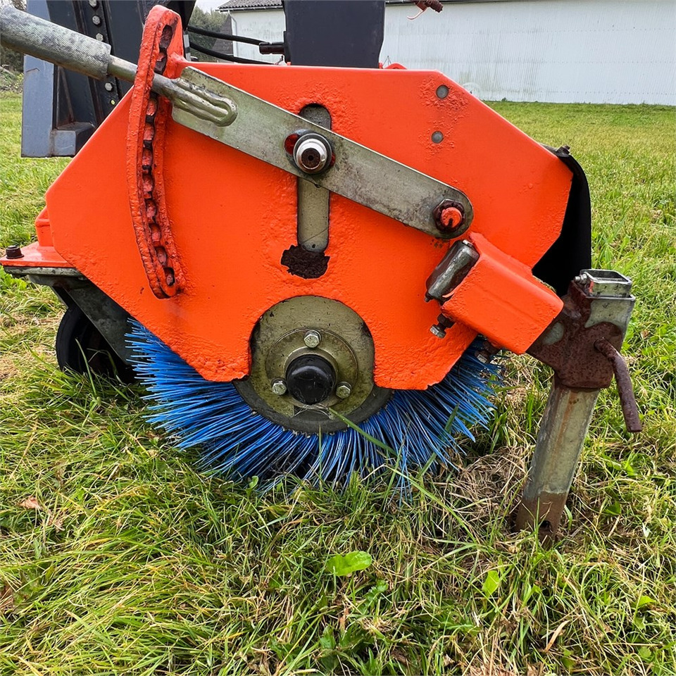 Tuchel Plus 260 MK - Traktor: 5 kép. Tuchel Plus 260 MK - Traktor: 5 kép.