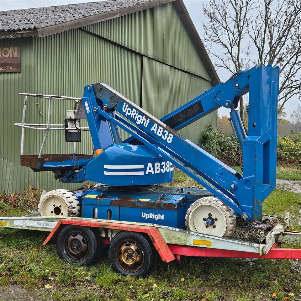 UpRight AB38 - Személyemelő: 1 kép. UpRight AB38 - Személyemelő: 1 kép.