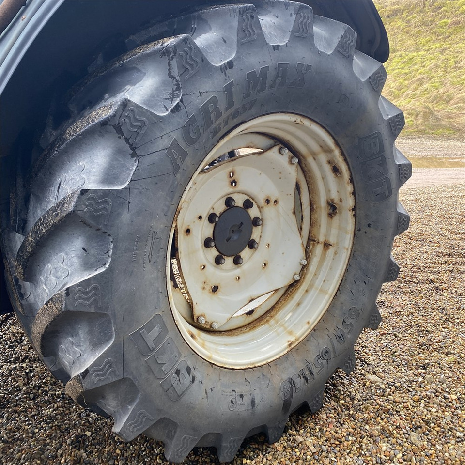 Traktor Valtra T 153: 30 kép.