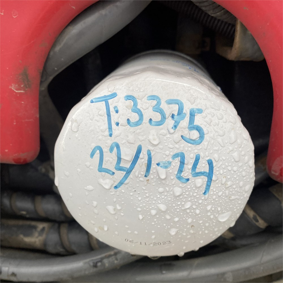 Traktor Valtra T 153: 20 kép.