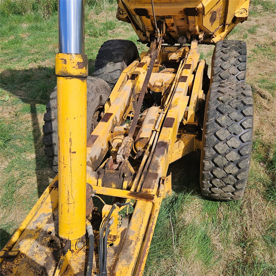 Csuklós dömper Volvo A20: 21 kép.