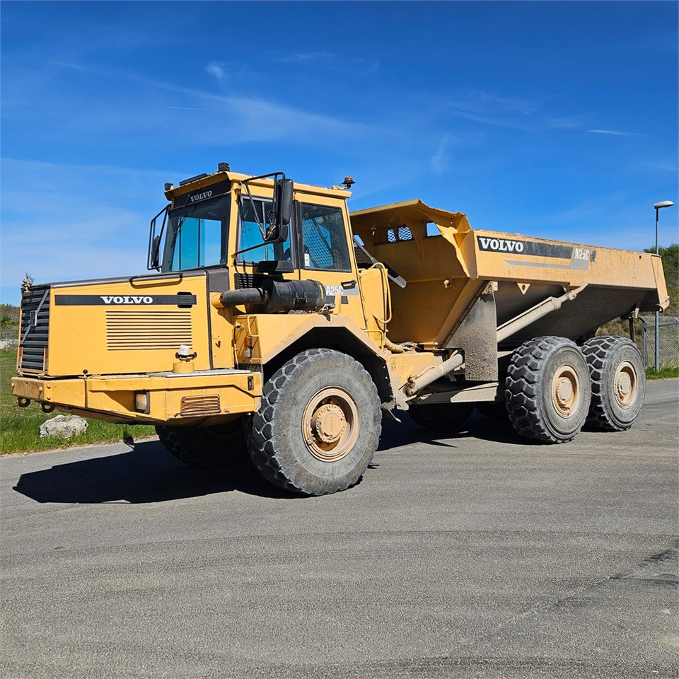 Volvo A25 C - Csuklós dömper: 1 kép. Volvo A25 C - Csuklós dömper: 1 kép.