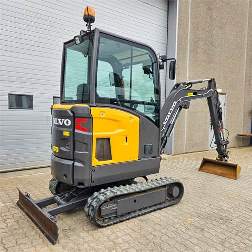 Volvo EC20 E - Minikotró: 5 kép. Volvo EC20 E - Minikotró: 5 kép.