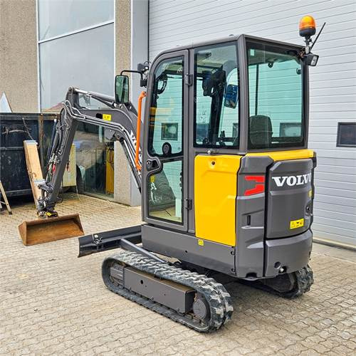 Volvo EC20 E - Minikotró: 3 kép. Volvo EC20 E - Minikotró: 3 kép.