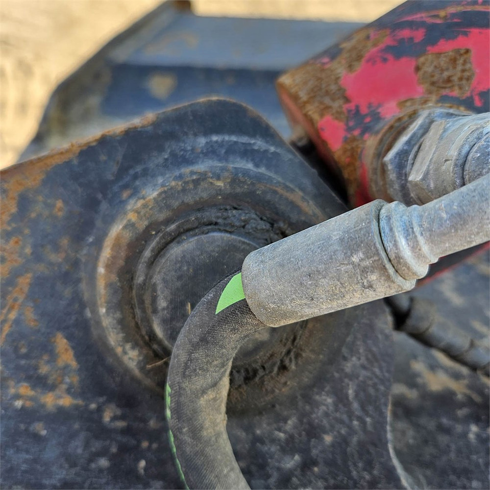 Lánctalpas kotró Volvo EC200 EL: 35 kép.