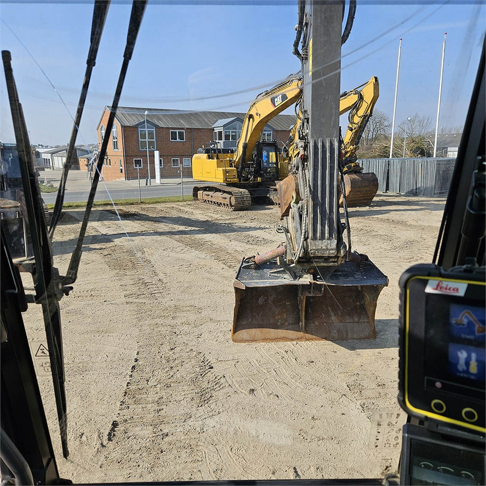 Lánctalpas kotró Volvo EC200 EL: 22 kép.