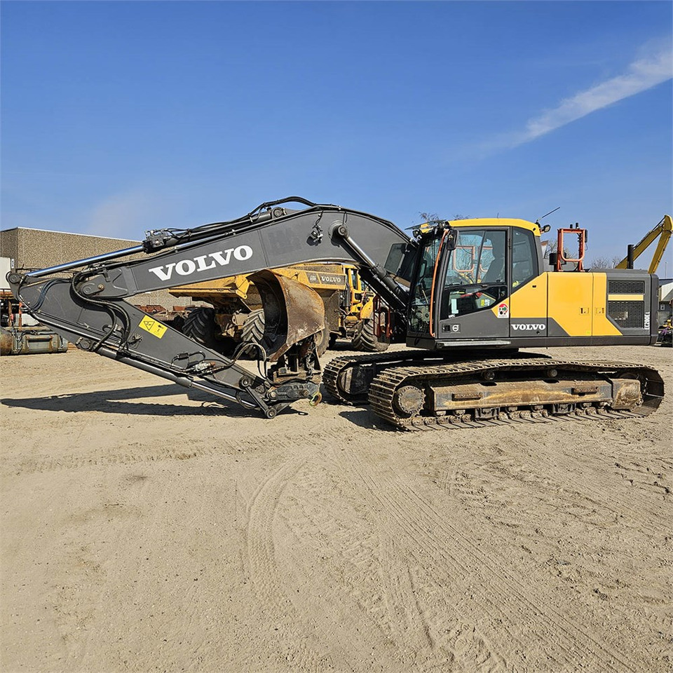 Lánctalpas kotró Volvo EC200 EL: 8 kép.