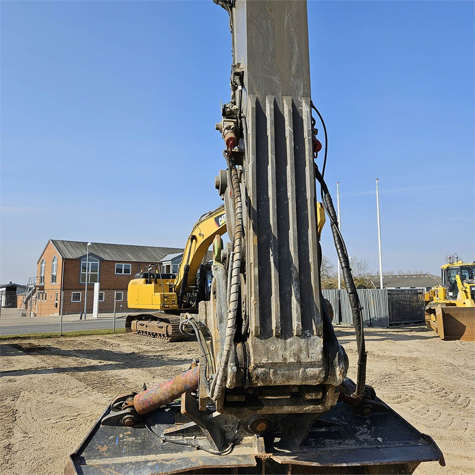 Lánctalpas kotró Volvo EC200 EL: 29 kép.