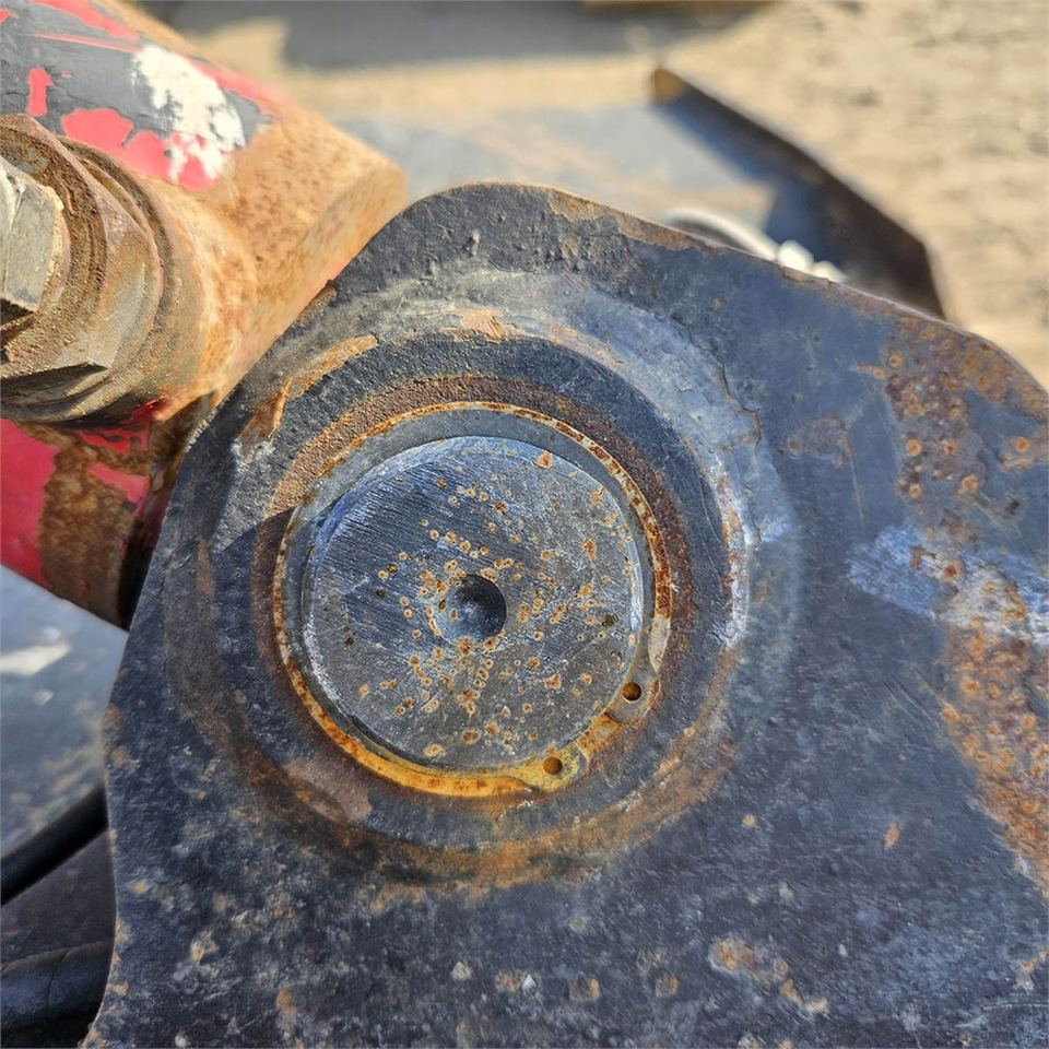 Lánctalpas kotró Volvo EC200 EL: 34 kép.