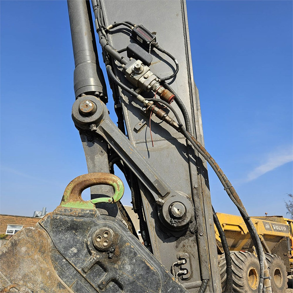 Lánctalpas kotró Volvo EC200 EL: 31 kép.