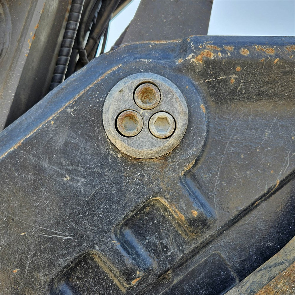 Lánctalpas kotró Volvo EC200 EL: 36 kép.