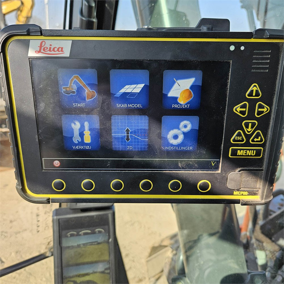 Lánctalpas kotró Volvo EC200 EL: 18 kép.