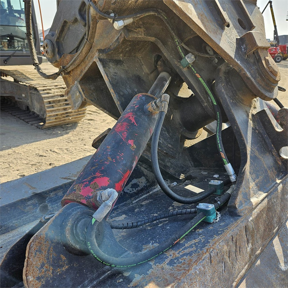 Lánctalpas kotró Volvo EC200 EL: 40 kép.