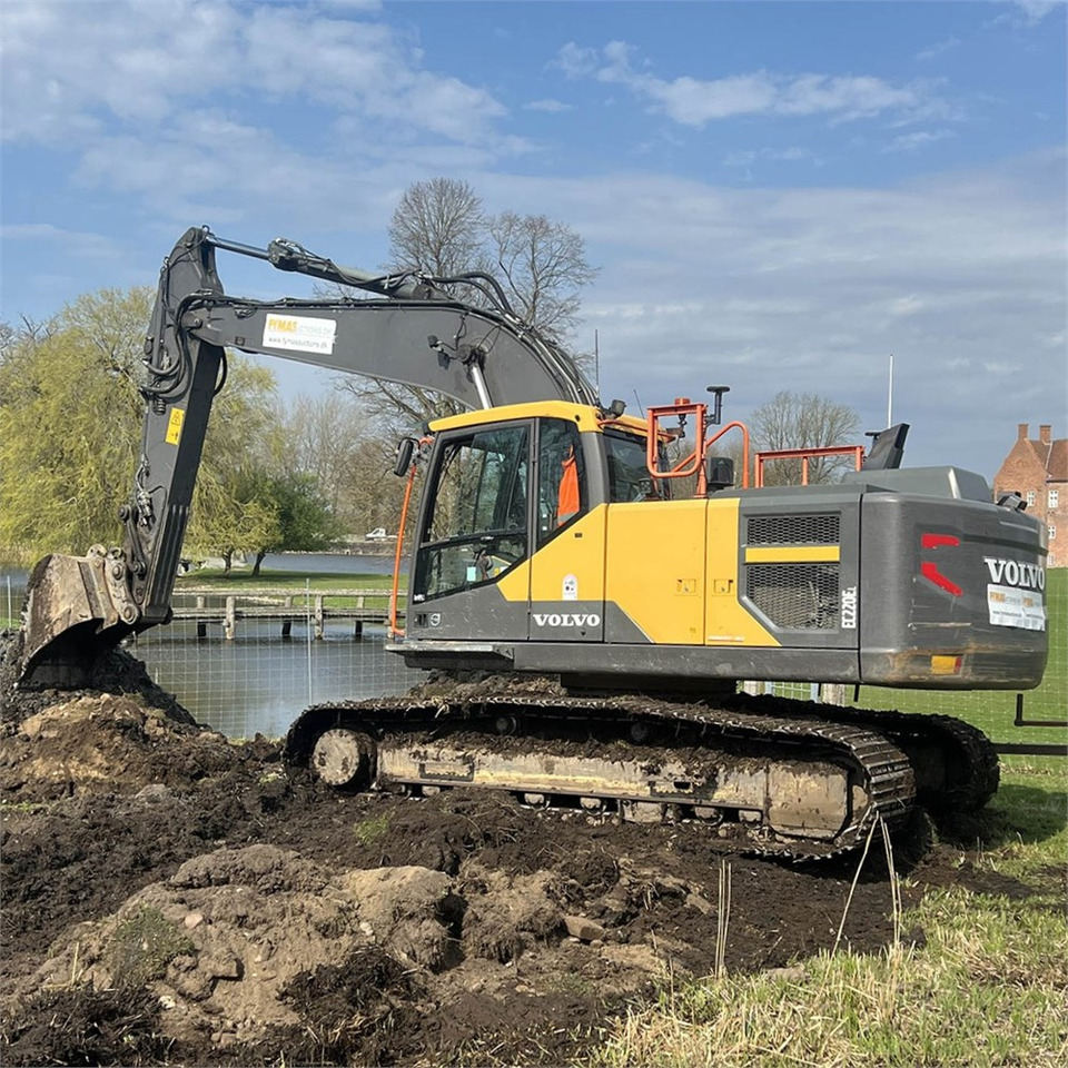 Volvo EC220 EL - Lánctalpas kotró: 5 kép. Volvo EC220 EL - Lánctalpas kotró: 5 kép.