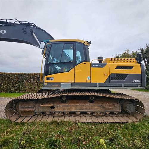 Volvo EC300 DL - Lánctalpas kotró: 4 kép. Volvo EC300 DL - Lánctalpas kotró: 4 kép.