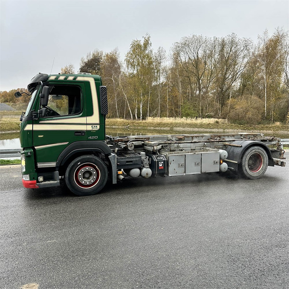 Volvo FM-330 - Teherautó - kábelrendszer: 2 kép. Volvo FM-330 - Teherautó - kábelrendszer: 2 kép.