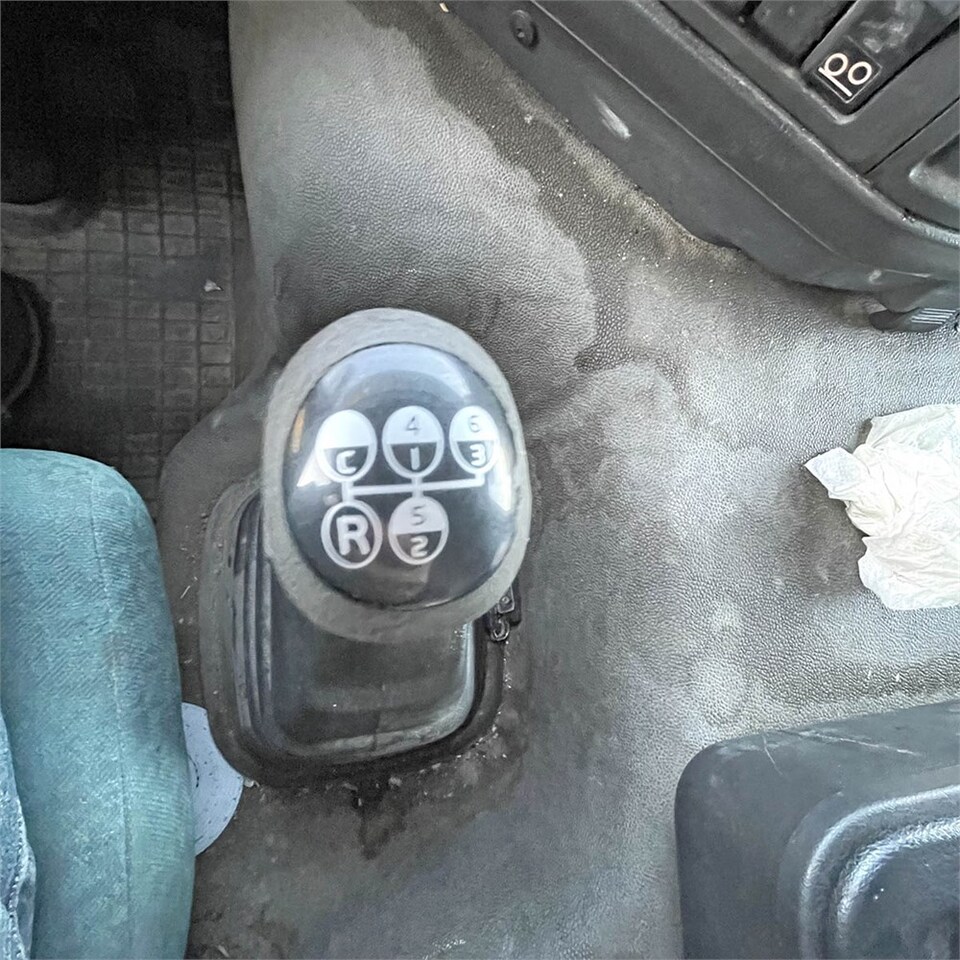 Dobozos felépítményű teherautó Volvo FM12: 36 kép.