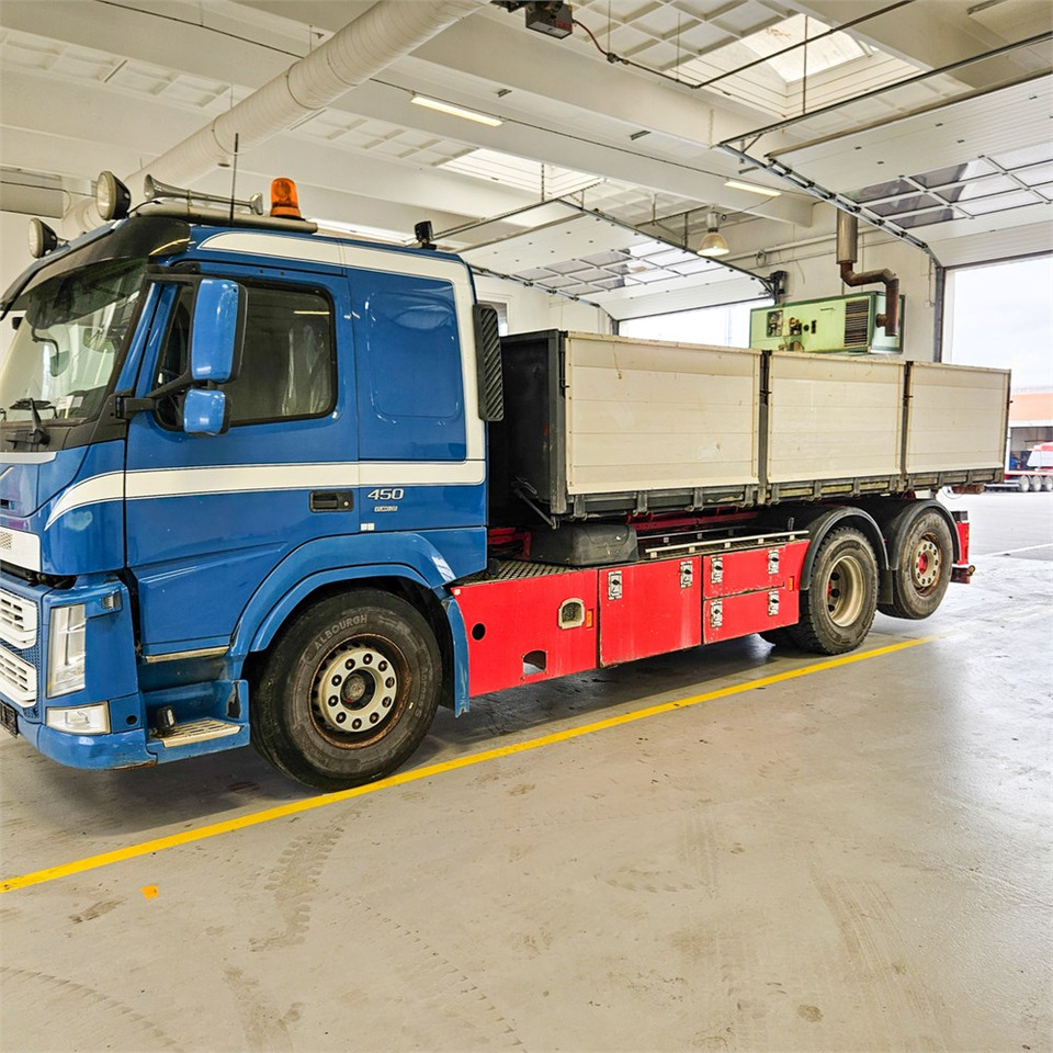 Volvo FM450 - Platós teherautó: 2 kép. Volvo FM450 - Platós teherautó: 2 kép.