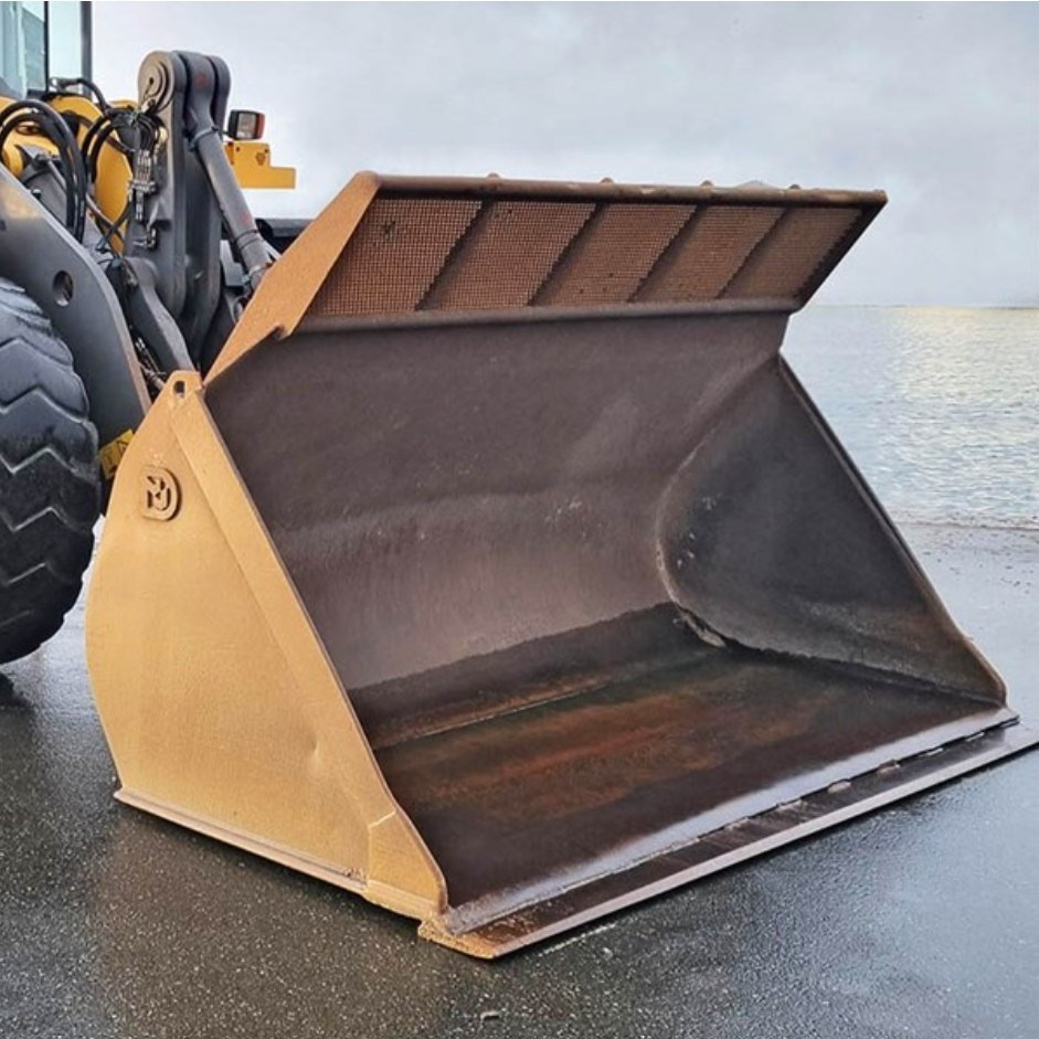 Volvo L150 G - Gumikerekes homlokrakodó: 4 kép. Volvo L150 G - Gumikerekes homlokrakodó: 4 kép.