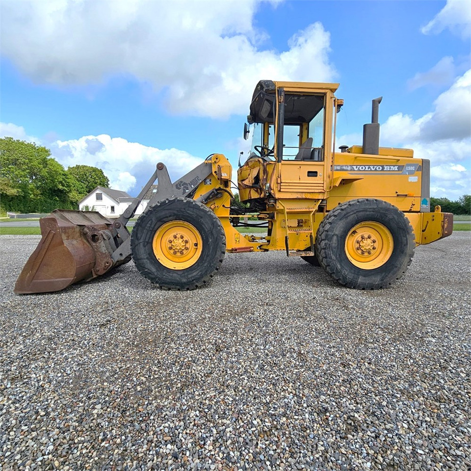 Volvo L50 C - Gumikerekes homlokrakodó: 1 kép. Volvo L50 C - Gumikerekes homlokrakodó: 1 kép.