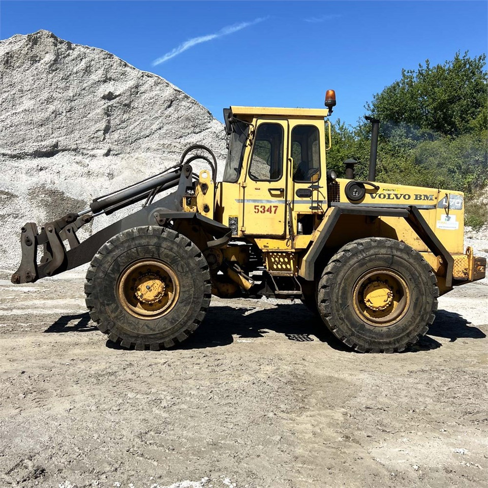 Volvo L70 - Gumikerekes homlokrakodó: 2 kép. Volvo L70 - Gumikerekes homlokrakodó: 2 kép.